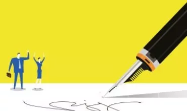 Illustration av en stor penna som signerar ett dokument med två firande figurer i bakgrunden.